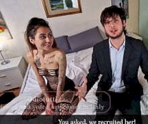 guy  is squirting at home