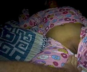 fellow  is squirting at home