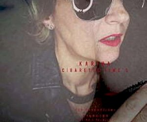 piękna gąska z wielkim tyłkiem bierze gościa jak Amazonka w domu