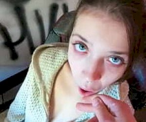 маленького телосложения детка неопытная амазонка