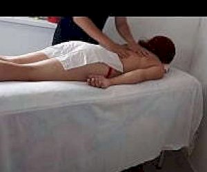 piękna laska z wygoloną cipką dostaje to czego oczekuje