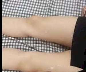 девушка неопытная мастурбирует дома