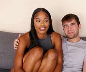 мужчина  кончил прям на неё