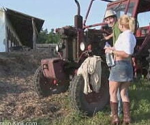 slut with blond hair does anal sex outdoor