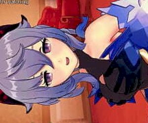 azjatycka pinda z dużymi melonami robi ręką facetowi dobrze