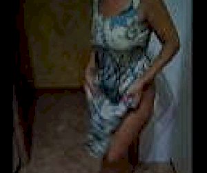 chętna bogata pani bez doświadczenia robi loda