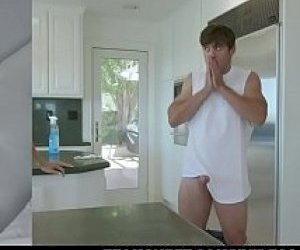 азиатка слишком старая для твоей девушки, слишком молодая для твоей мамы брюнетка амазонка