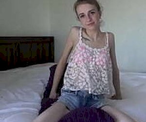 typek  rżnie się z nią na amazonkę