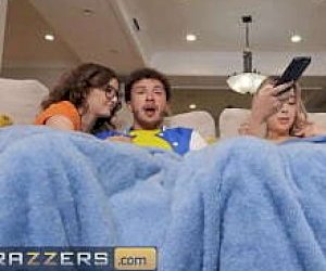 bugger  squirts on her face