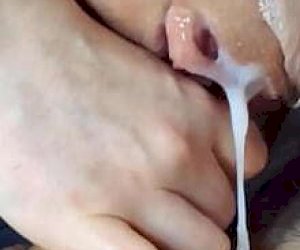 man  is squirting on the miss at home