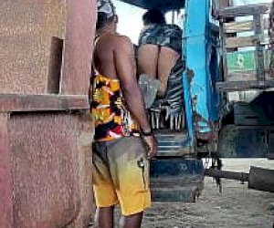 customer  fucks lady in another hole