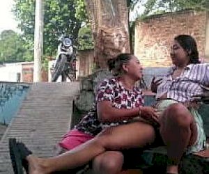 горячая мамочка бритая киска мастурбация на открытом воздухе