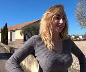 молодая шлюха большие титьки