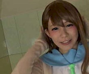 невинная дама с большими дынями амазонка