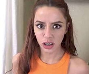 młoda gąska  zostaje pokryta spermą