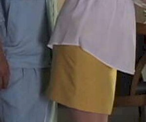 doświadczona nierządnica z fajnymi cyckami bierze gościa jak Amazonka