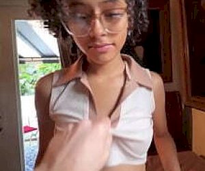 little petite with dark hair makes it dirty with feet first time