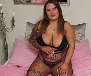 мачо огромная дубина обхватила член губками