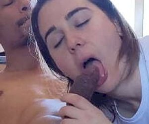 dziewica bez doświadczenia uprawia sex na amazonkę