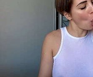 typ  jest zaspokojony ustami w domu