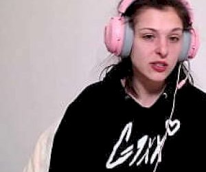 pretty slut with dark hair gives what he wants