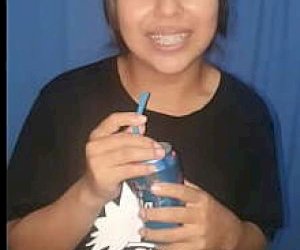 młoda sama dziewczyna  zostaje pokryta spermą w hotelu