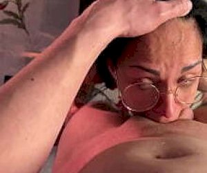 мужичок  дала в зад дома