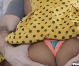 gostek  rżnie ostro panienkę