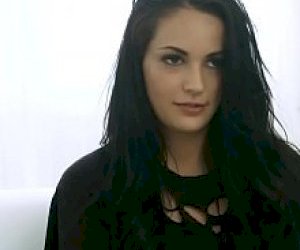 koleś  rżnie ostro panienkę