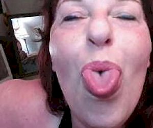 sexy goose  is tempting