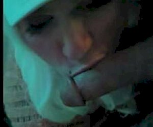 lalka  wkłada kutasa głęboko do gardła