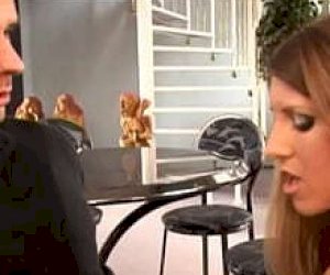 chłop  rżnie ostro panienkę