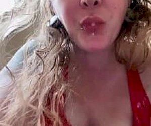 dominator lady in high heels  in the bathroom