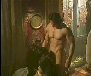 волосатая принцесса большими сиськами  минет