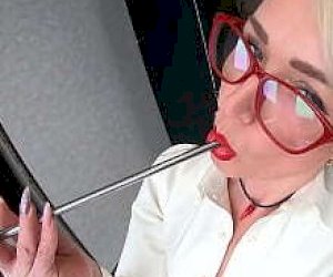 hot mom in stockings is playing hardcore at home