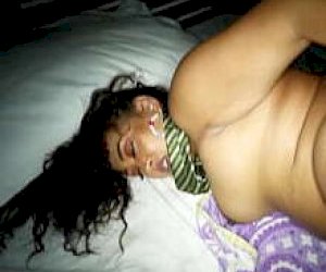 похотливая с большими дынями сближение