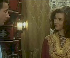 gąska z ciemnymi włosami odbywa podwójną penetrację