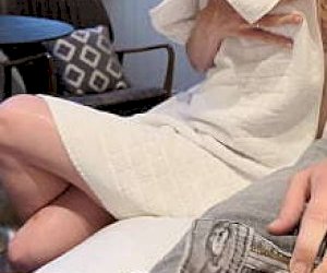 experienced babe without experience gets caught in the hotel