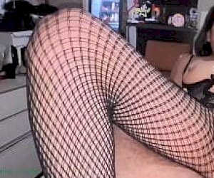 Latin  makes it dirty with feet