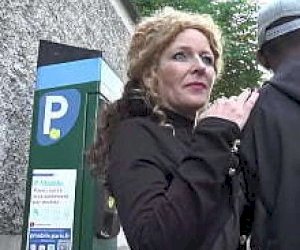 seksowana chętna bogata pani  odbywa podwójną penetrację