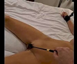 возбуждённая она блондинка связанная дома