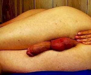 dominatorka  jest penetrowana pięścią