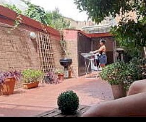 паренёк   в общественном месте