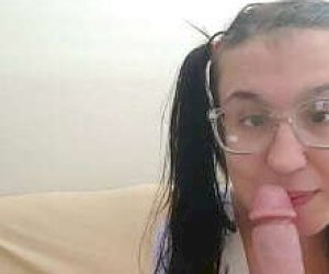 zaokrąglona lalka  jest brana