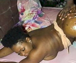 dziewczyny   w łóżku