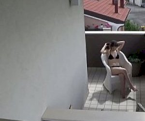 petite girlie without experience masturbates outdoor