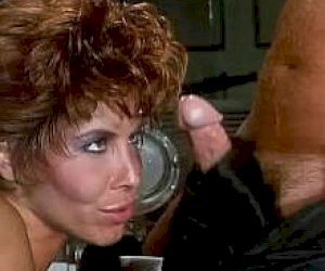 ruda lasencja z fajną cipką zostaje pokryta spermą