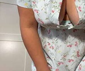 seksowana dziwka z ładnym tyłeczekiem dochodzi