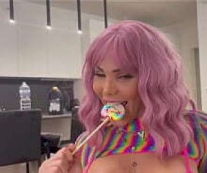 она сиськи облита спермой