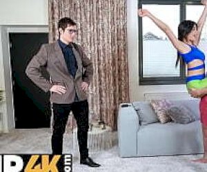 сучка брюнетка крупным планом